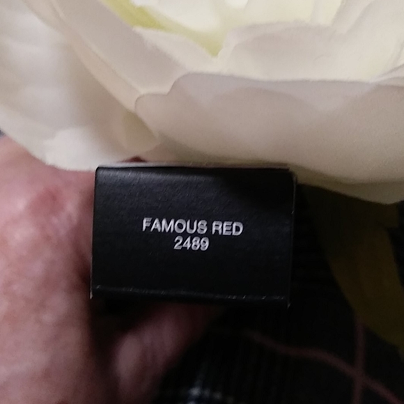 Nars (2) Velvet Matte Lip Pencils - Shades of Red - Picture 6 of 7